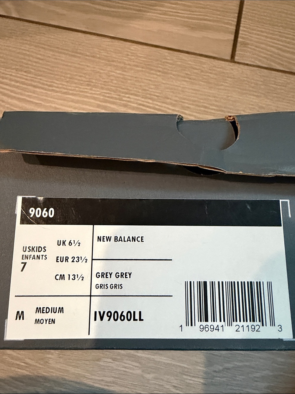 New Balance 9060 Kids Gray, White & Maroon Sneakers size 7 - Picture 8 of 8